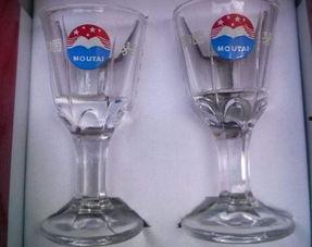 非洲用国产杯子喝酒视频,国产杯子见证传统饮酒文化